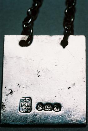 Silver Wine label - P (port)