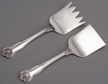 Boxed Antique Miniature Silver  Pastry Servers - Kings Husk Pattern
