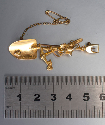 Gold Miner Prospector Spade & Pick Antique Brooch - 24, 18 Carat, Gold Nuggets