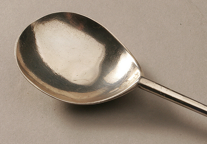 Elizabethan Seal Top Silver Spoon